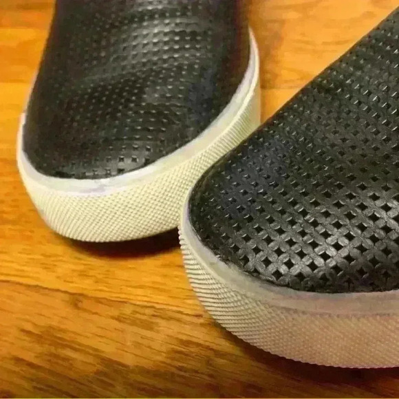 Vince Blair Black Perforated leather loafer, women’s size 6 - Picture 4 of 10